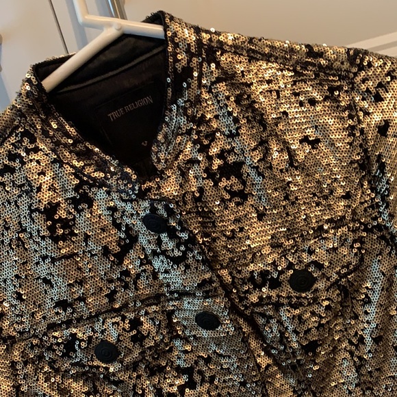Gold sequin jacket perfect for any night out 😍 - Picture 2 of 4